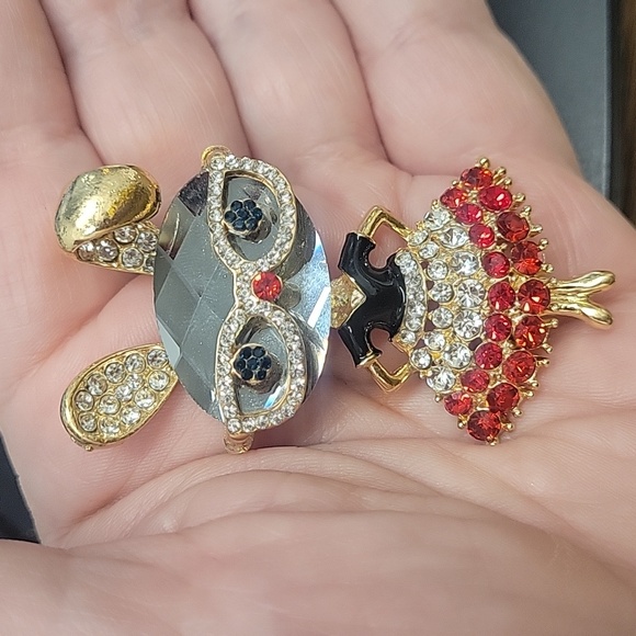 Blingy Bunny Brooch - Picture 7 of 7